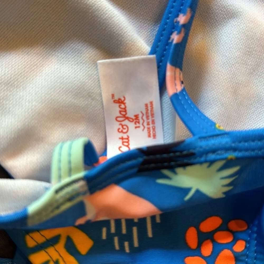 10/$10 Cat and jack swim bundle - Picture 5 of 6